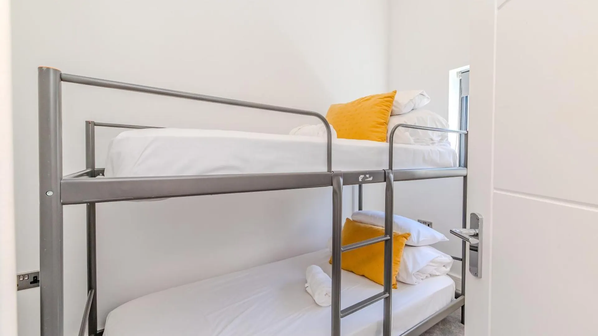 Super Central 2 Bedroom Flat Brighton
